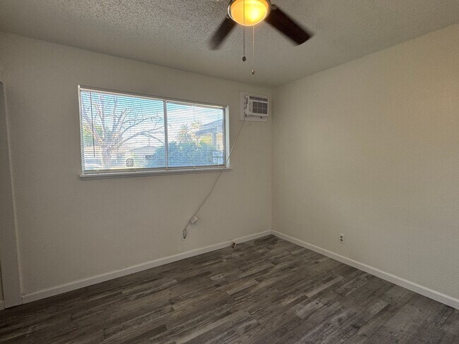 Building Photo - 309 Cordova Ln
