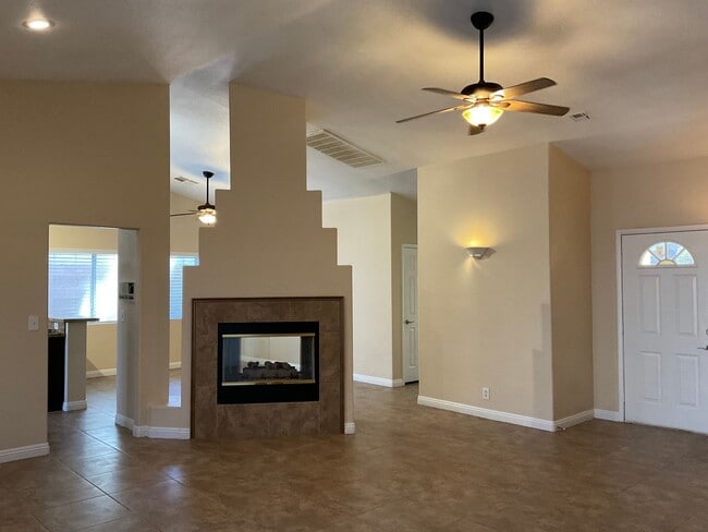 Building Photo - Great 1 story home, 3brs, 2bth, 2cg, RV Gate