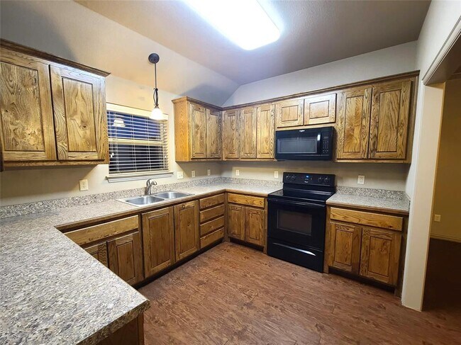 Building Photo - 1110 Avendale Dr