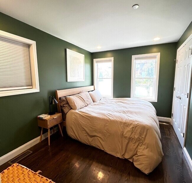 Building Photo - 229 Maverick St