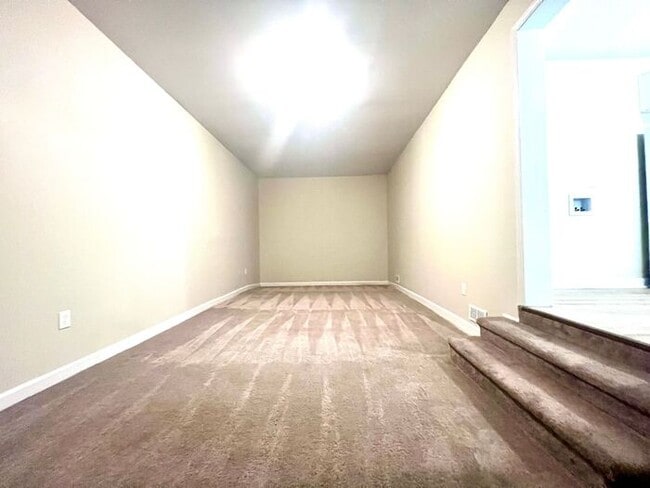 Building Photo - 3 BEDROOM MADE FOR YOU - Available for Mov...