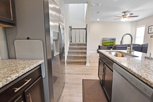Building Photo - Pet Friendly Three Bedroom!