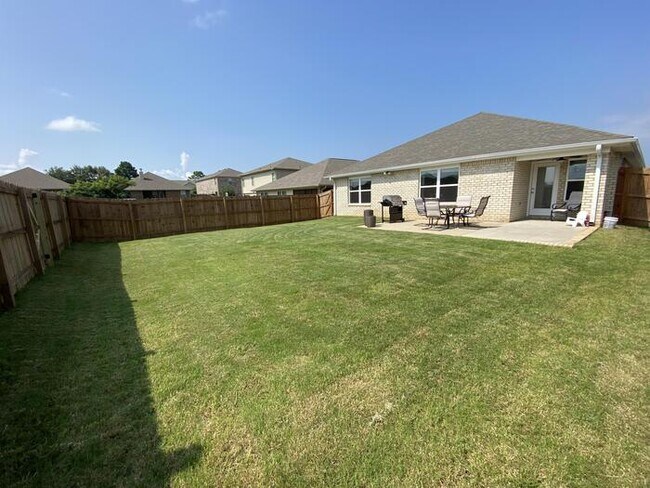 Building Photo - 107 Daymark Dr