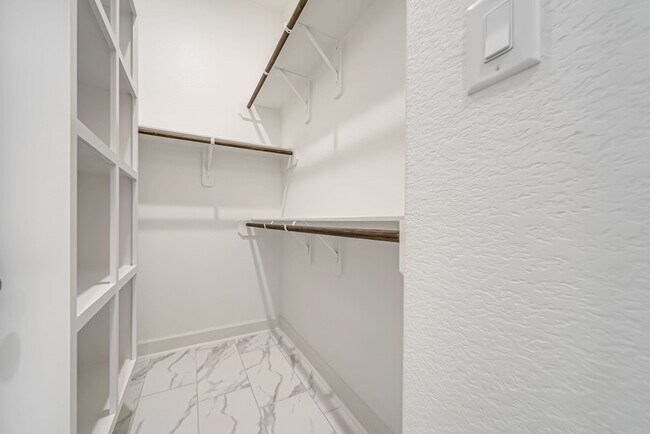 Building Photo - 210 W Netleaf Ct