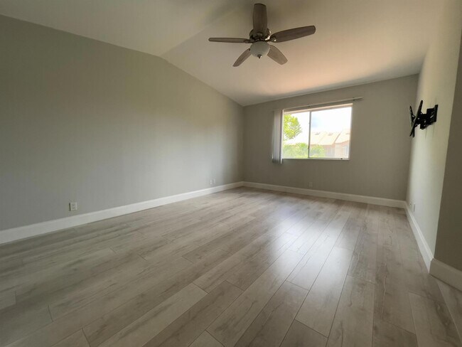 Building Photo - 6817 Via Regina