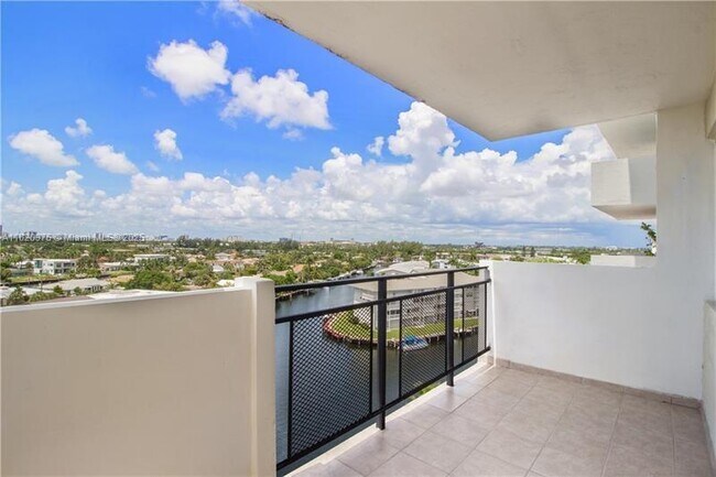 Building Photo - 401 Golden Isles Dr