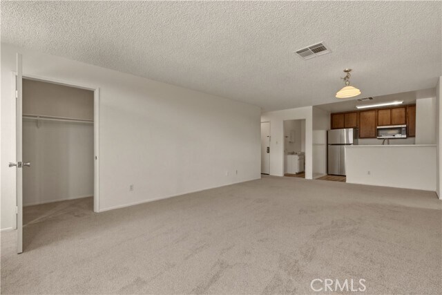 Building Photo - 17312 Chatsworth St