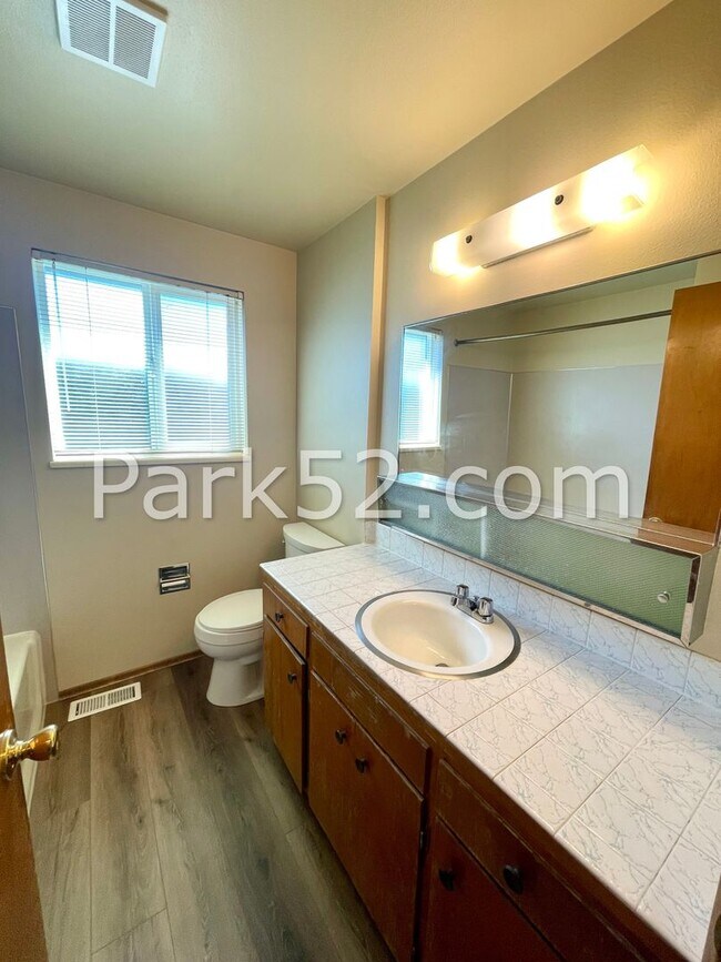 Building Photo - 1402-1404 N Orchard St