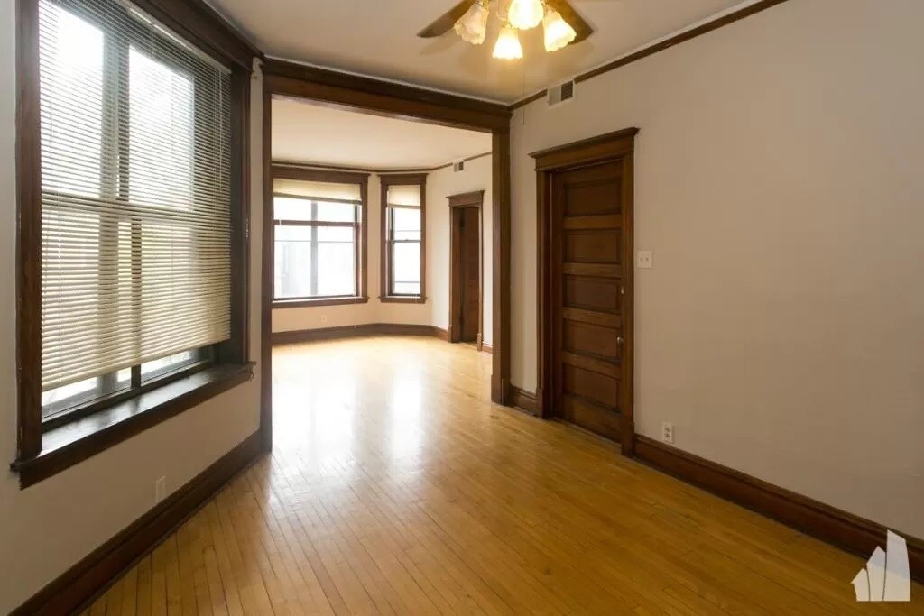 Building Photo - 2523 N California Ave