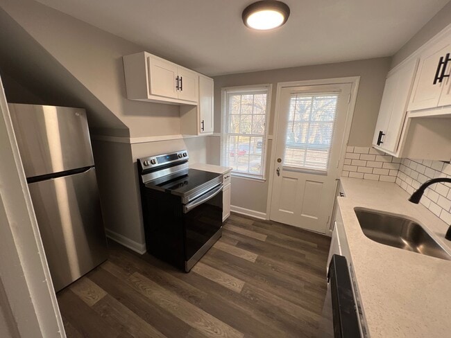 Building Photo - 722 W Olin Ave