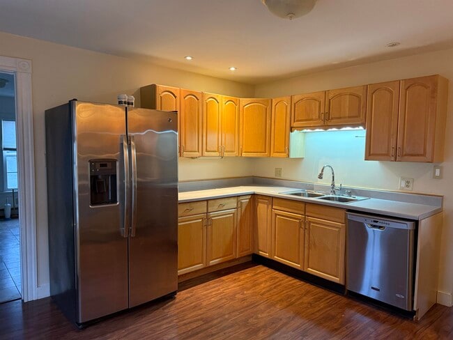 Building Photo - 361 Court St