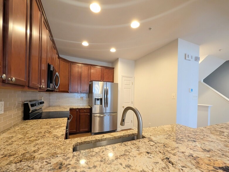 Building Photo - 7123 Silverleaf Oak Rd