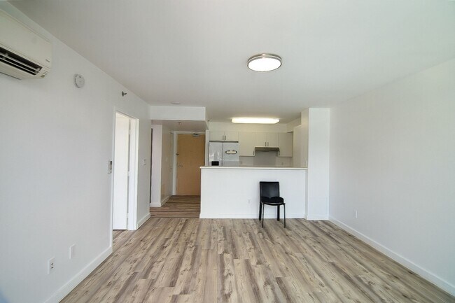 Building Photo - 1450 Young St