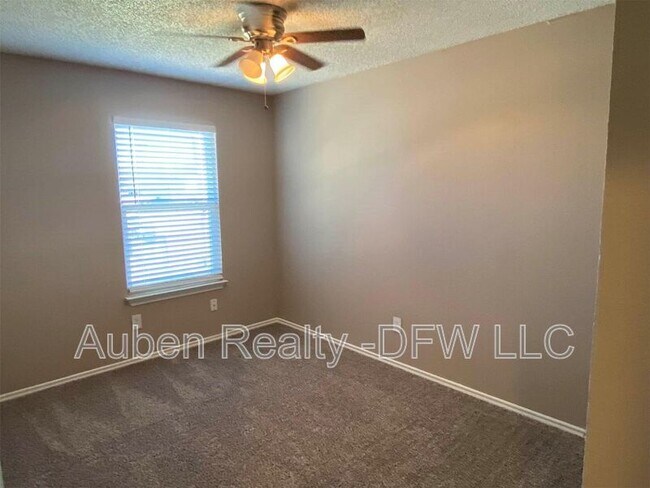 Building Photo - 319 SE 3rd St