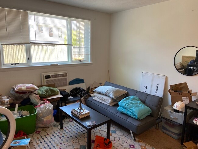 Building Photo - 52 Evergreen St