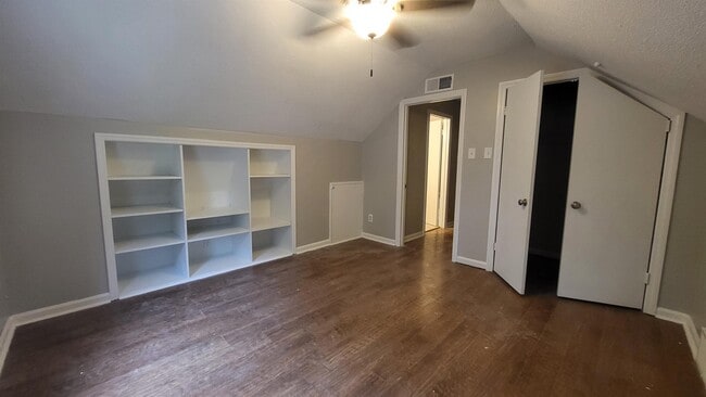 Building Photo - 5195 Wren Cove