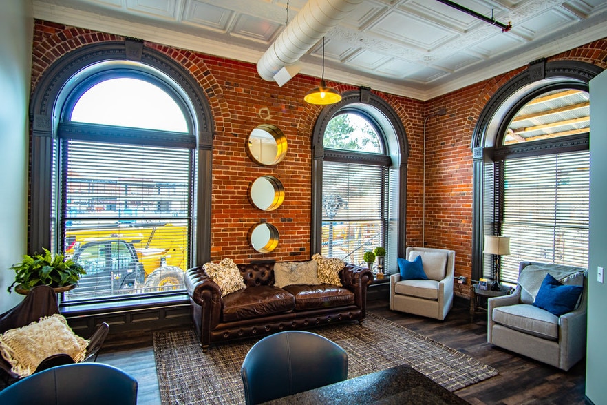 Primary Photo - Spaghetti Works Apartments