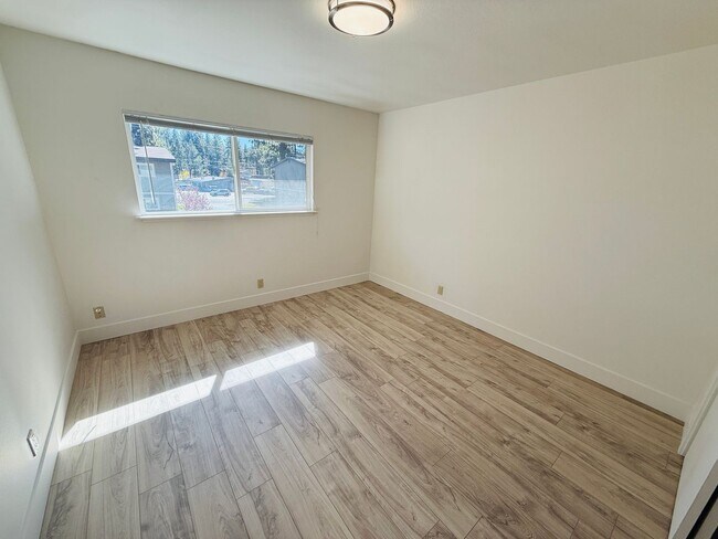 Building Photo - 2 bed 1 bath unit for rent in South Lake T...
