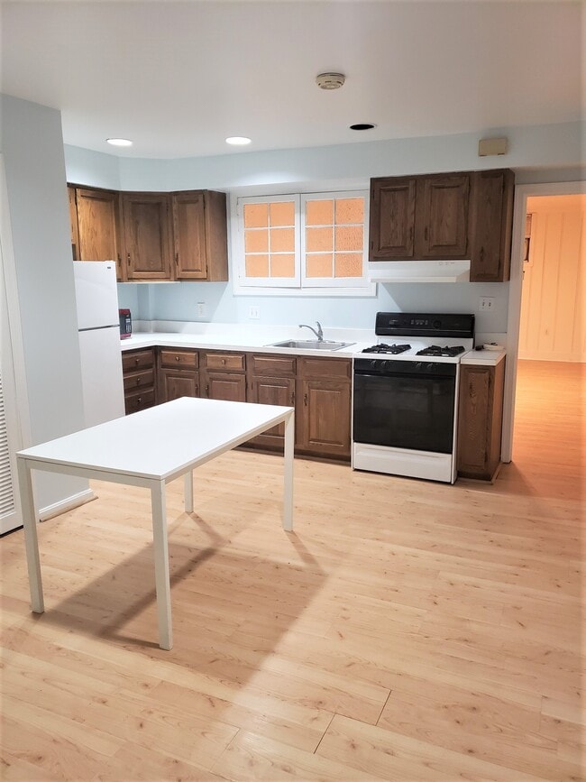 Building Photo - 3829 Calvert St NW