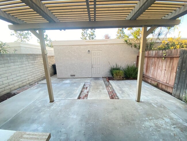 Building Photo - Luxurious 3 Bedroom Cypress Townhouse for Rent!