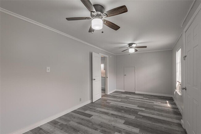Building Photo - 78 Westwood Dr W