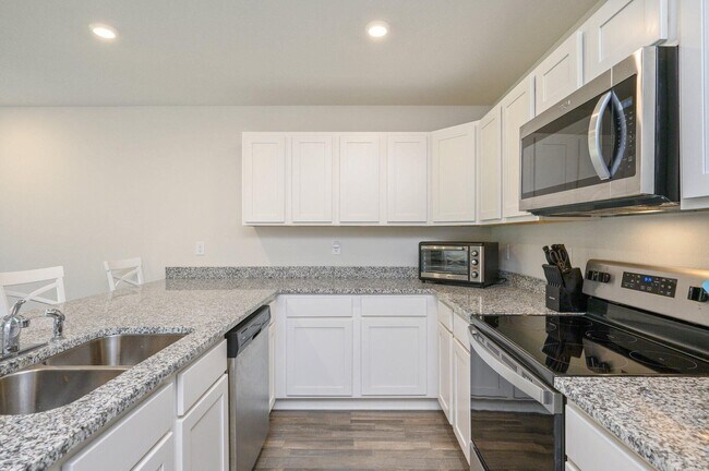 Building Photo - 42 Lockwood Way E