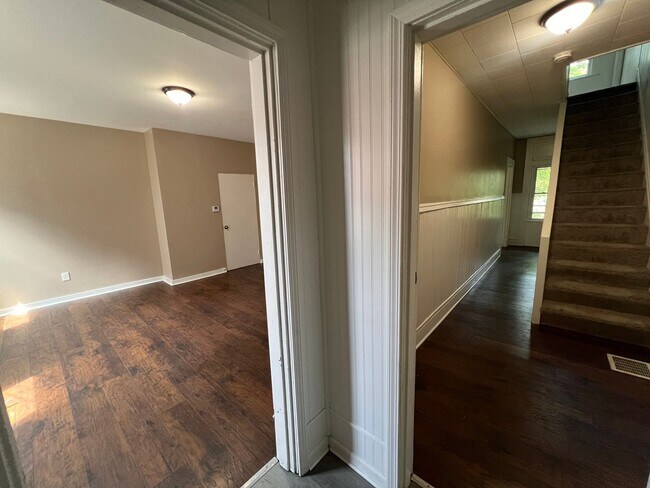 Building Photo - Pittsburgh - 3 Bedroom 1.5 Bathroom - For ...