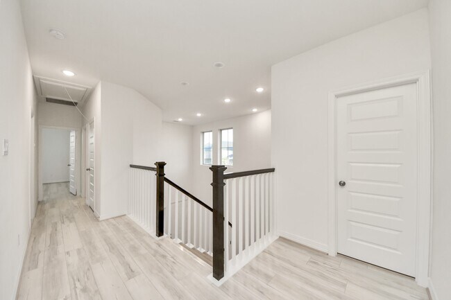 Building Photo - 6707 Regatta Park Ln