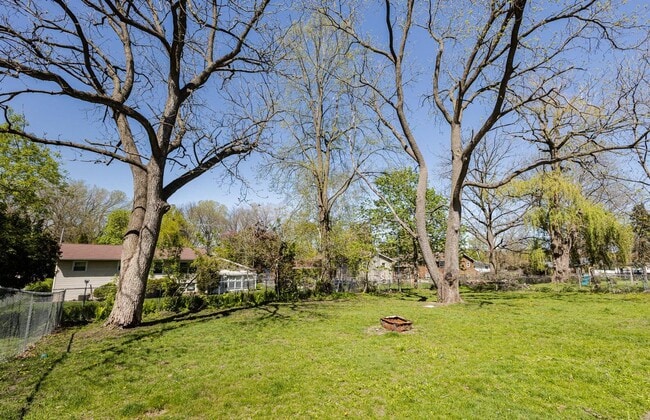 Building Photo - 224 Margaret St