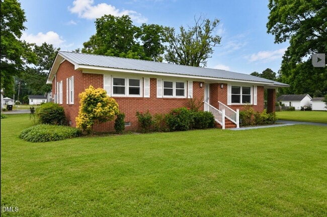 Building Photo - 414 E Bostic St