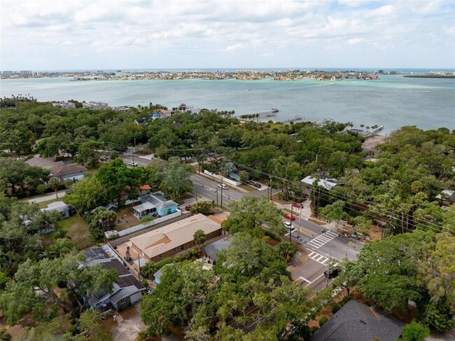 Building Photo - 2121 Park St N