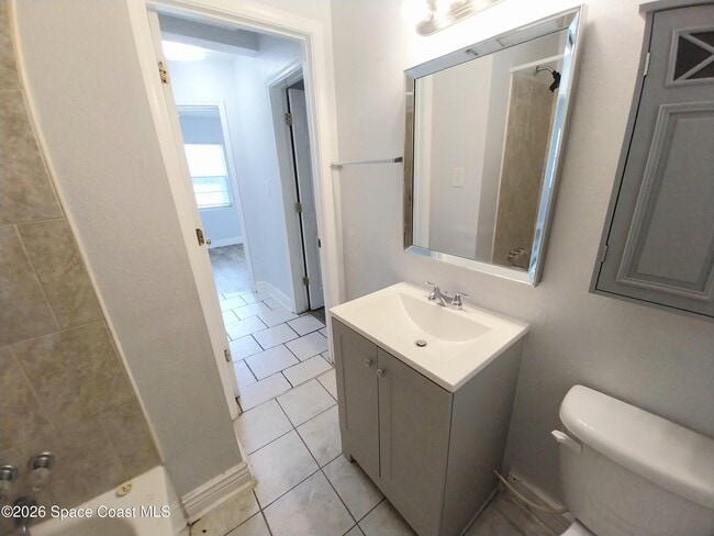 Building Photo - 1390 S Park Ave