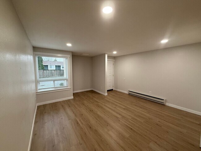 Building Photo - Beautifully Renovated 2 Bed/1.5 bath Condo Edmonds, WA. $2600/mo.