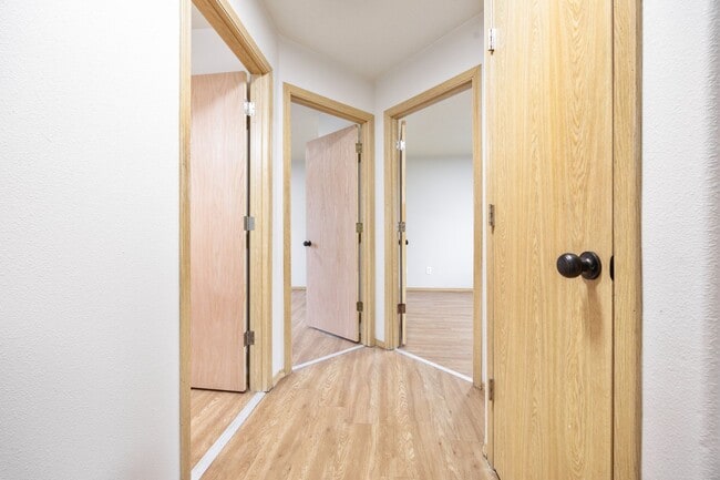 Building Photo - 5Bed/2.5 Bath home available in SE Portland