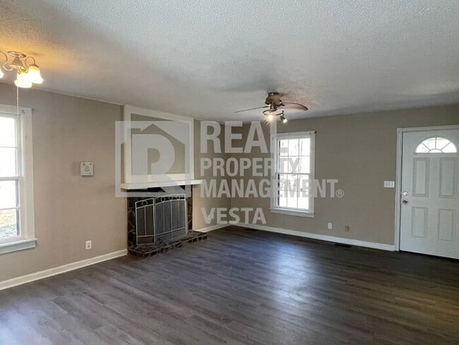 Building Photo - Three Bedroom Home in Lake Wildwood