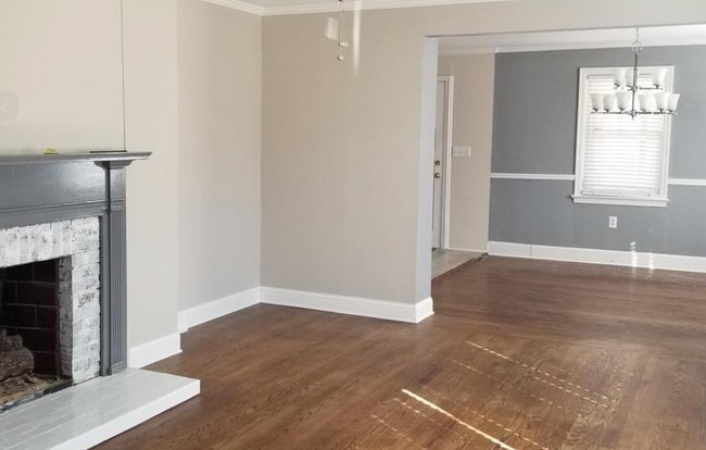 Building Photo - Newly Renovated 3 Bed 3 Bath in Desirable ...