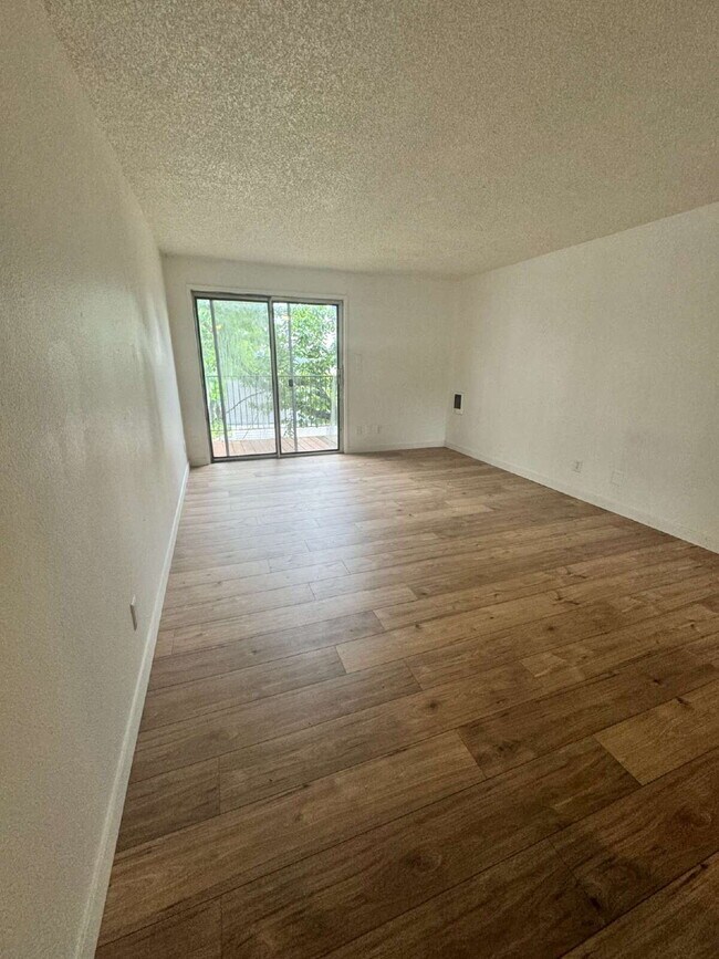 Building Photo - 2 Bed / 1 Bath in Prime Happy Valley Location