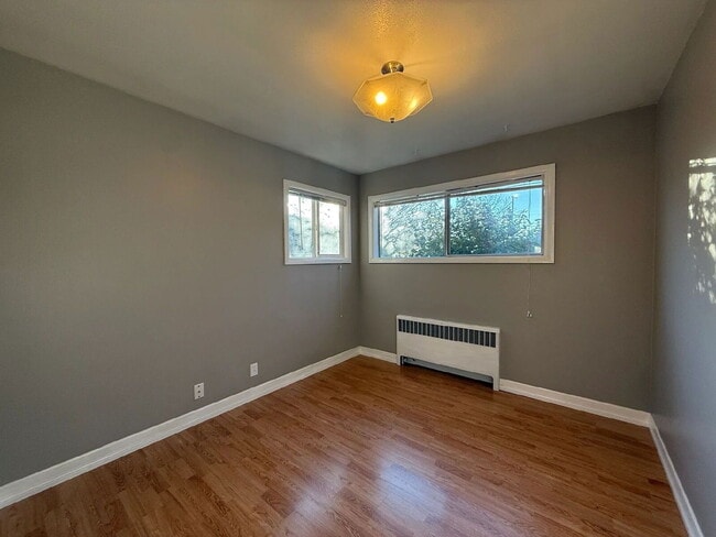 Building Photo - 1495 Lake Dr