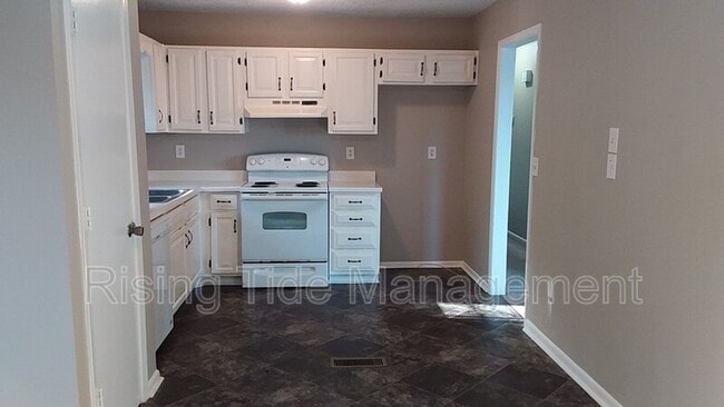 Building Photo - 8905 Valley Hill Dr