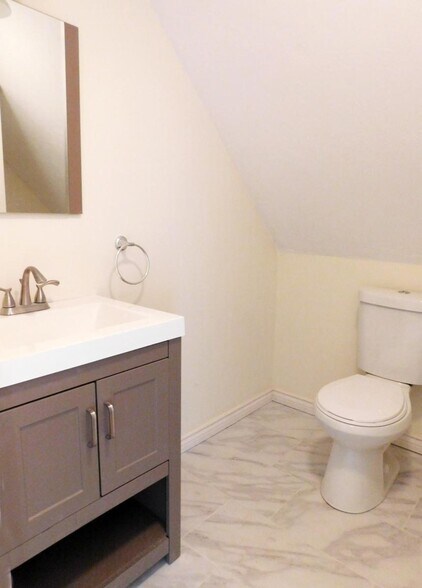 Building Photo - 978 Hyde Park Ave