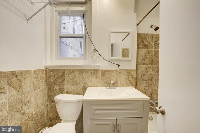 Building Photo - 3520 W Pl NW