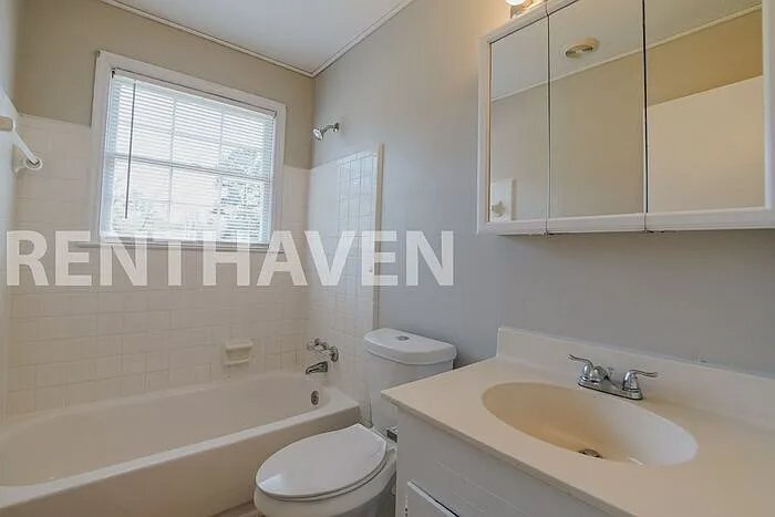 Building Photo - 209 Avery Ln