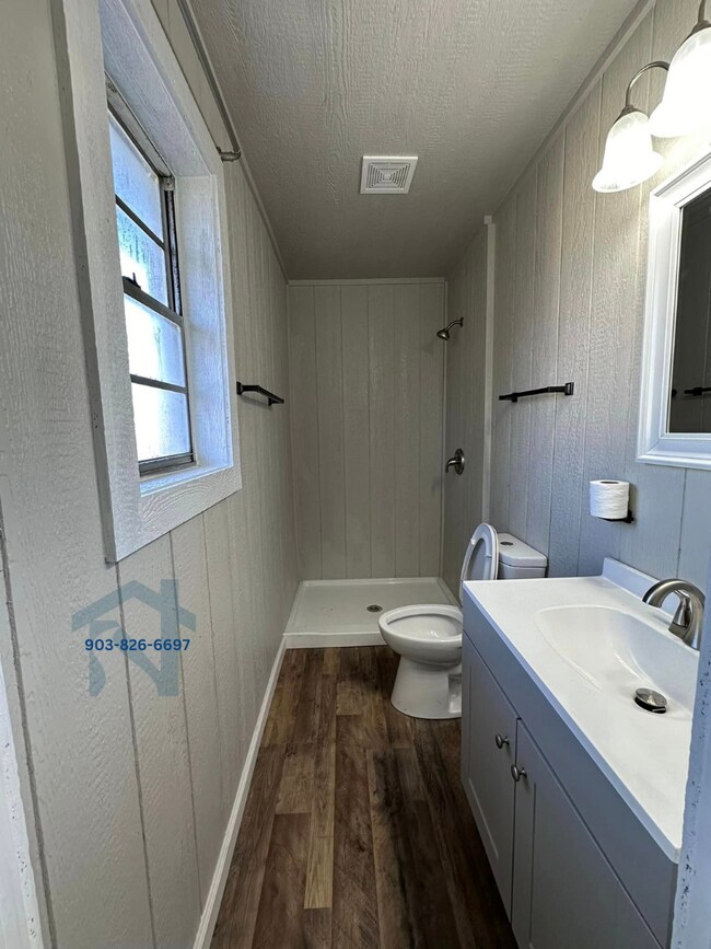 Building Photo - 102 S Wills St