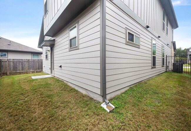 Building Photo - 904 Boatswain Wy