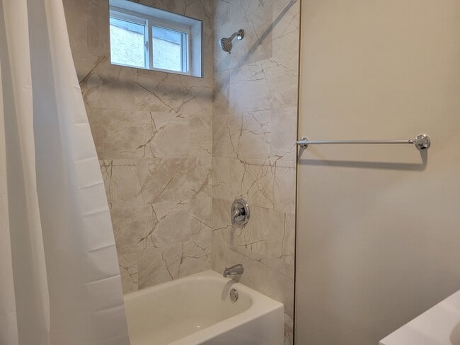 Building Photo - 1514 S 27th St