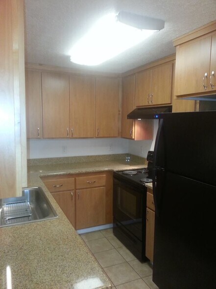 Building Photo - 1587 Distinctive Ct S