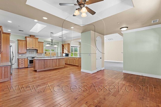 Building Photo - Designer Single-Story Home with Gourmet Kitchen & Mountain Views