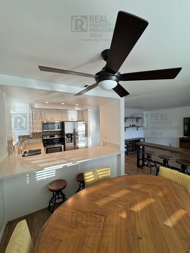 Building Photo - 24311 Canyon Lake Dr N