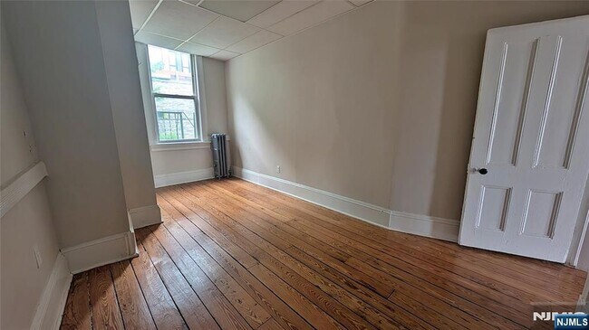 Building Photo - 154 Undercliff Ave