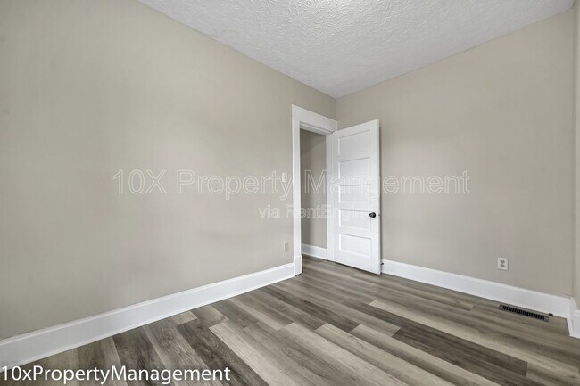 Building Photo - 1127 McAllister Ave